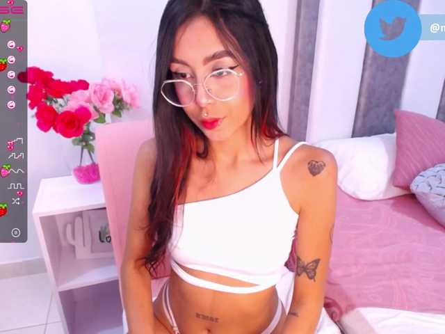 Photos MelyTaylor ♥Make me go crazy with your fantasies and your darkest desires, I want to please you. ♥ tip if you enjoy ♥♥lush on♥0 fingers pussy and juice @goal