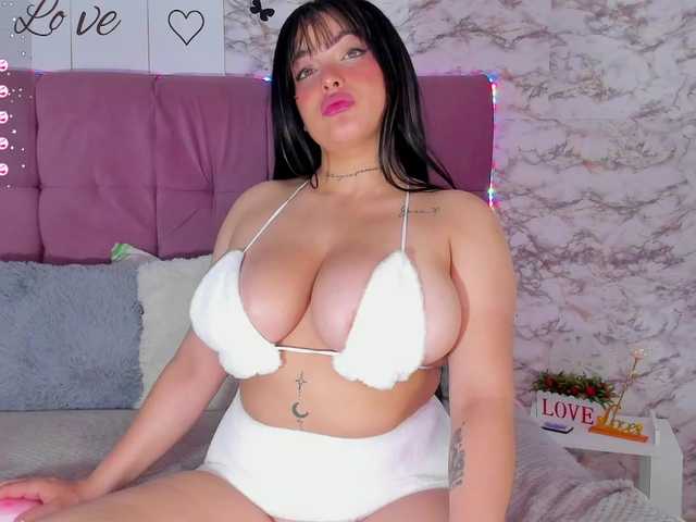 Photos Valerie-Baker I am the horny busty that you were looking for so much, do you want to see how I bounce on top of you? ♥#latina #bigboobs #bigass #lovense #anal #squirt