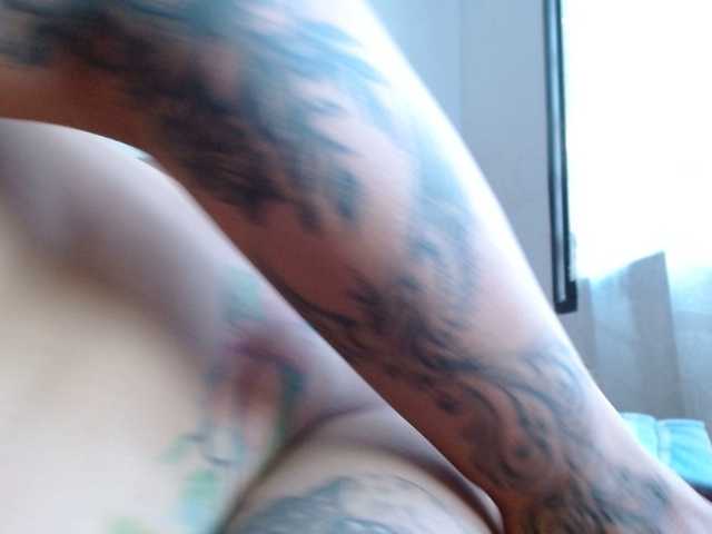 Photos LatinnSquiirt Hotter than ever!! im melting here, at goal Big squirt close to screen for #bigtits #bigass #latina